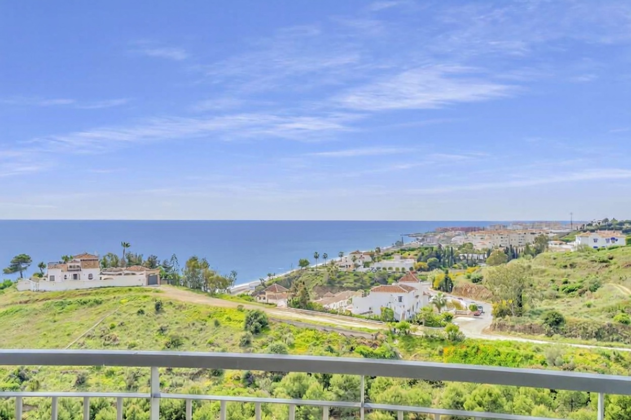 Piso en primera línea de playa en Torrox — Vista mar