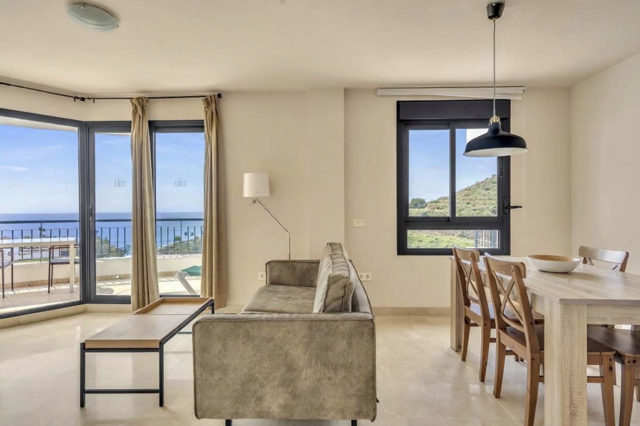 Piso en primera línea de playa en Torrox — Salón