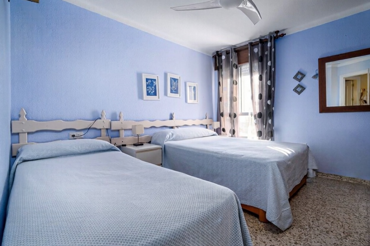 Piso en primera línea de playa en Torrox — Dormitorio