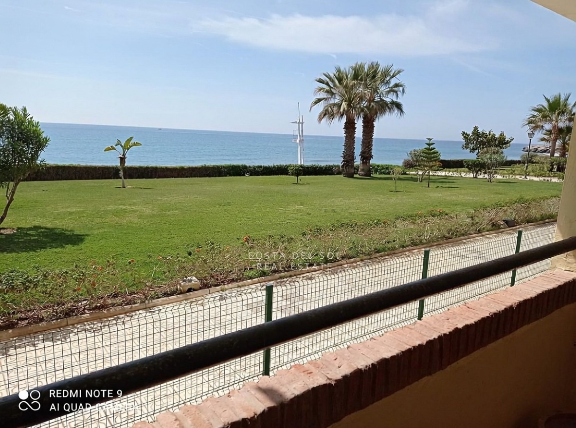 Piso en primera línea de playa en Torrox — Vista mar
