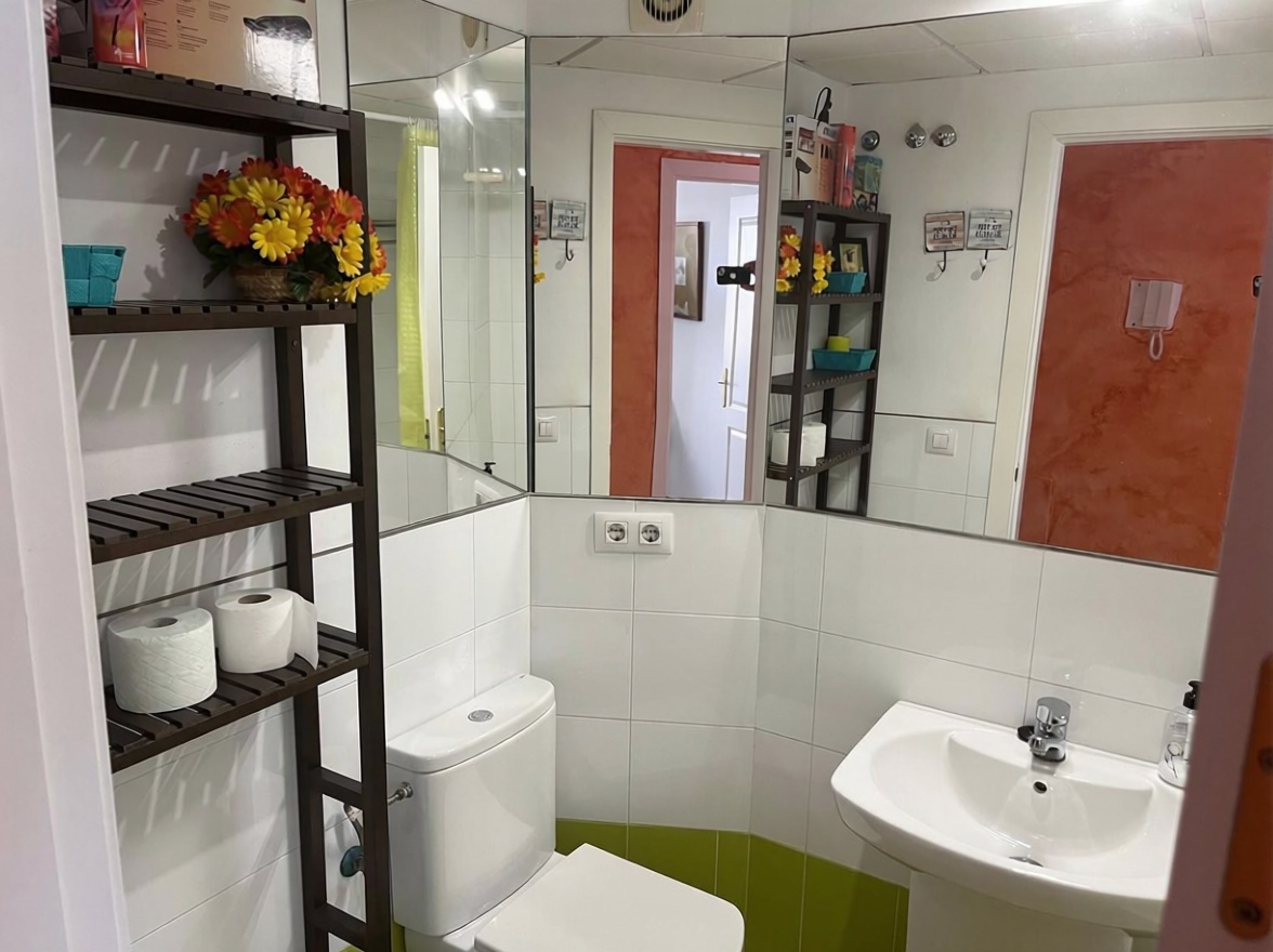 Estudio en primera línea de playa en Torrox — Baño