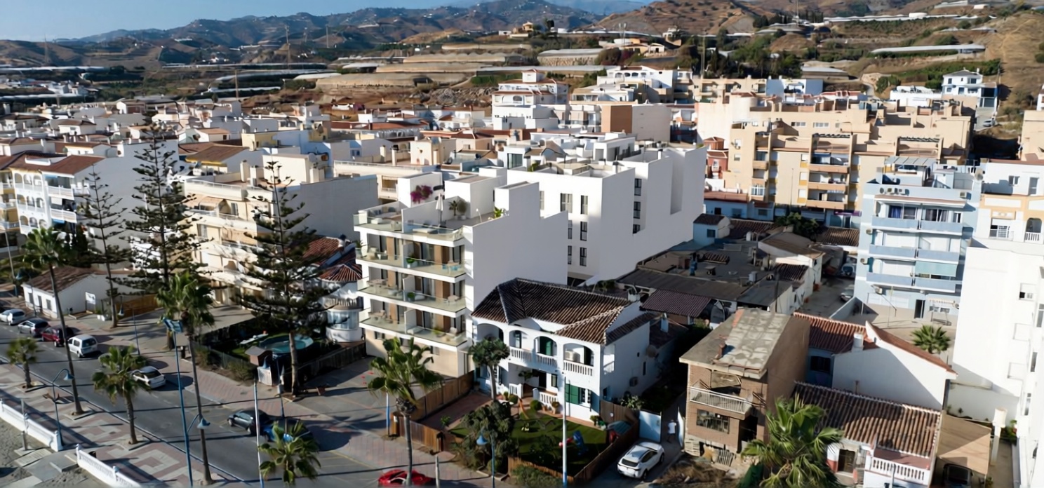 Beachfront flat in Torrox — Aerial
