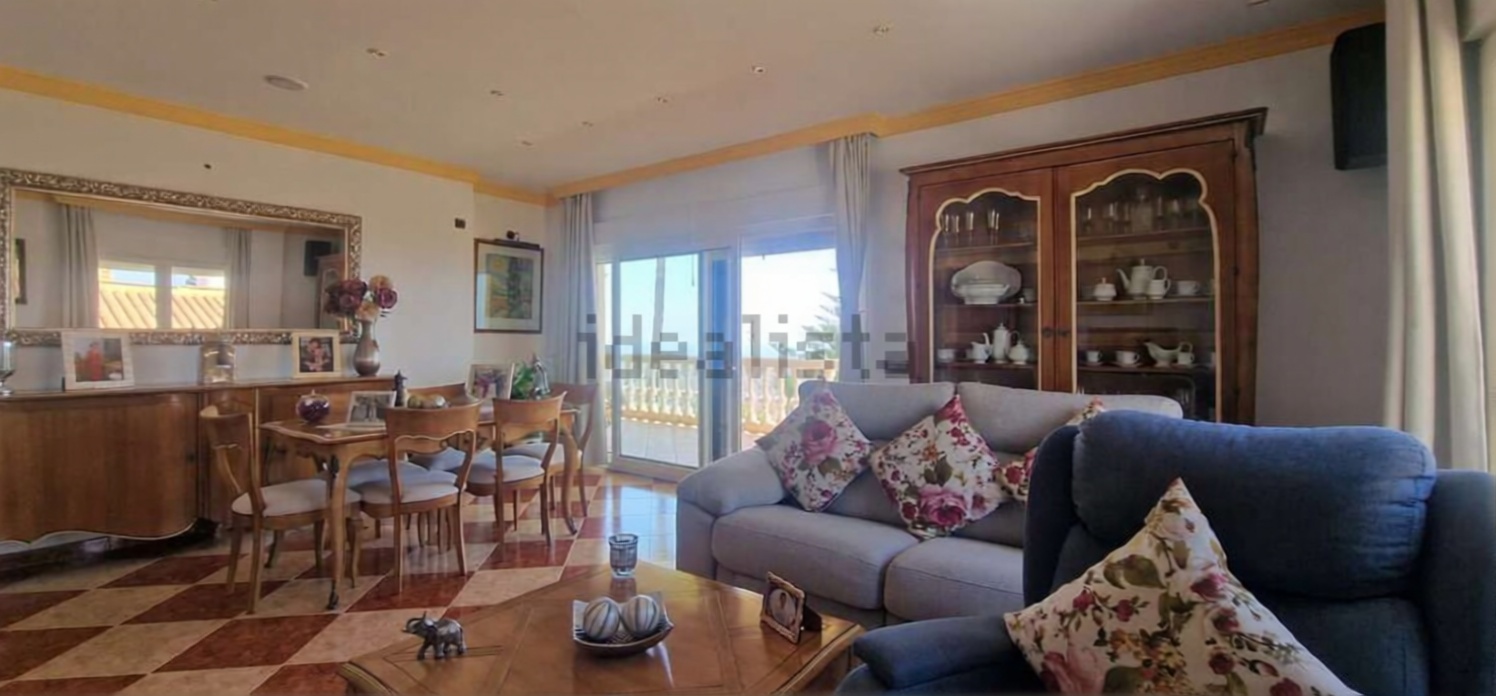 Chalet avec accès direct à la plage à Benajarafe — Séjour