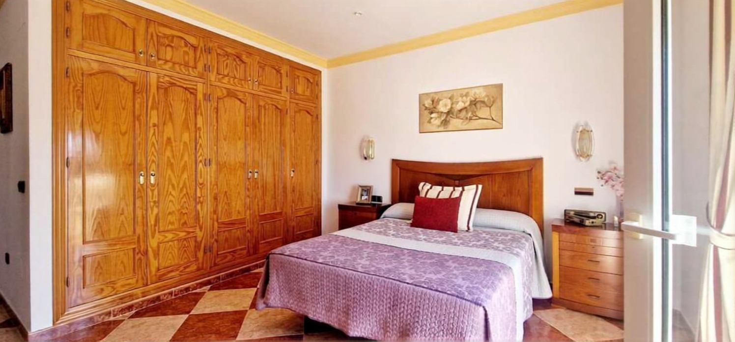 Chalet avec accès direct à la plage à Benajarafe — Chambre