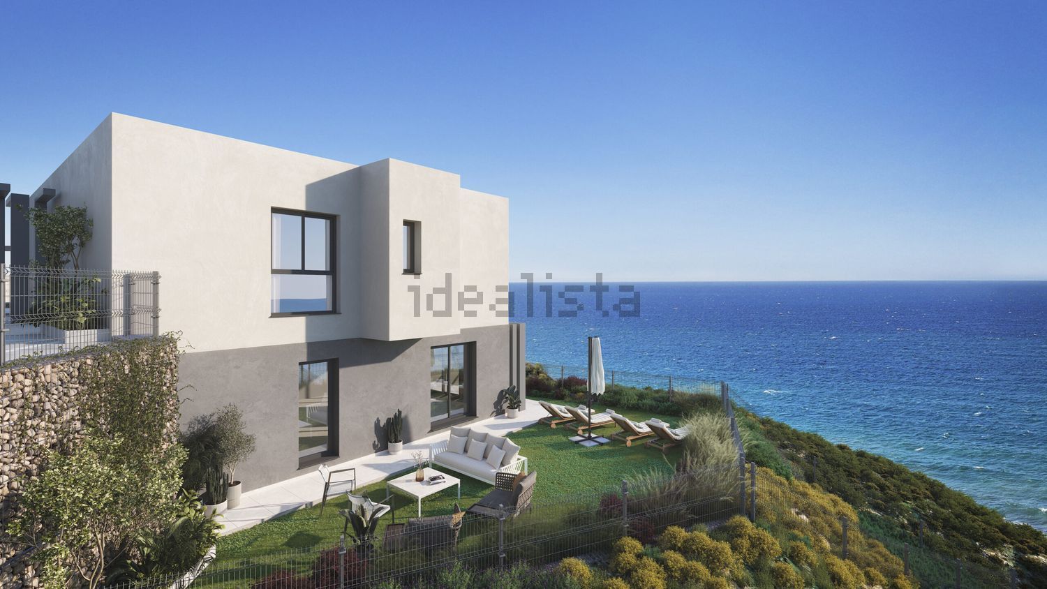 Chalet for sale with direct beach access in Vélez Málaga