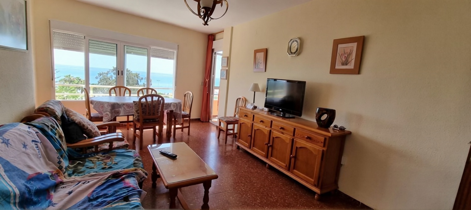 Piso en primera línea de playa en Torre del Mar — Salón