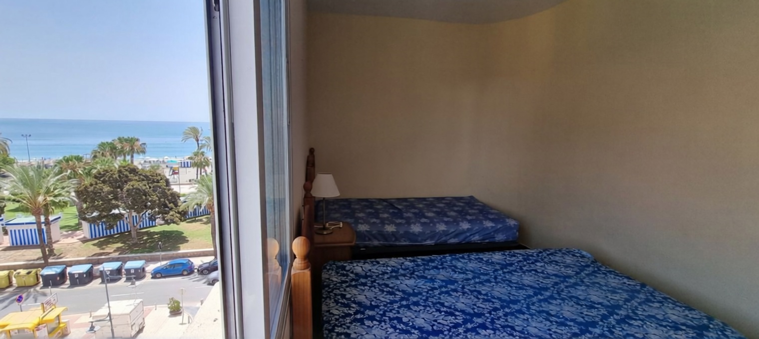 Piso en primera línea de playa en Torre del Mar — Dormitorio
