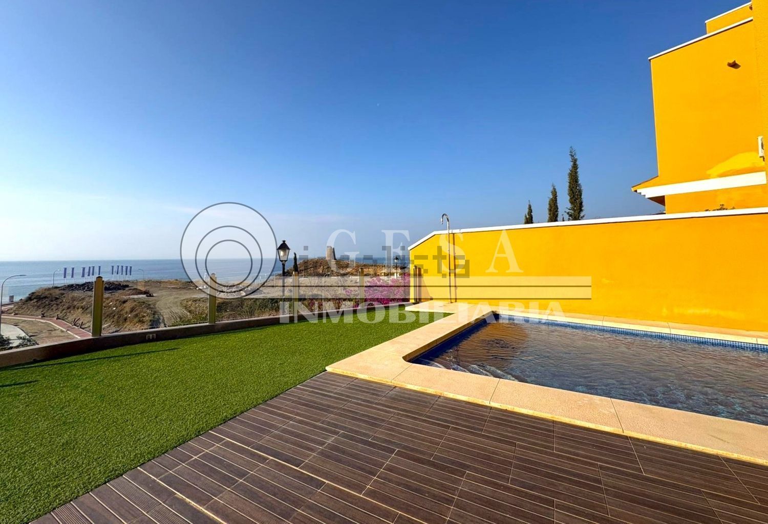 Chalet for sale with direct beach access in Vélez Málaga