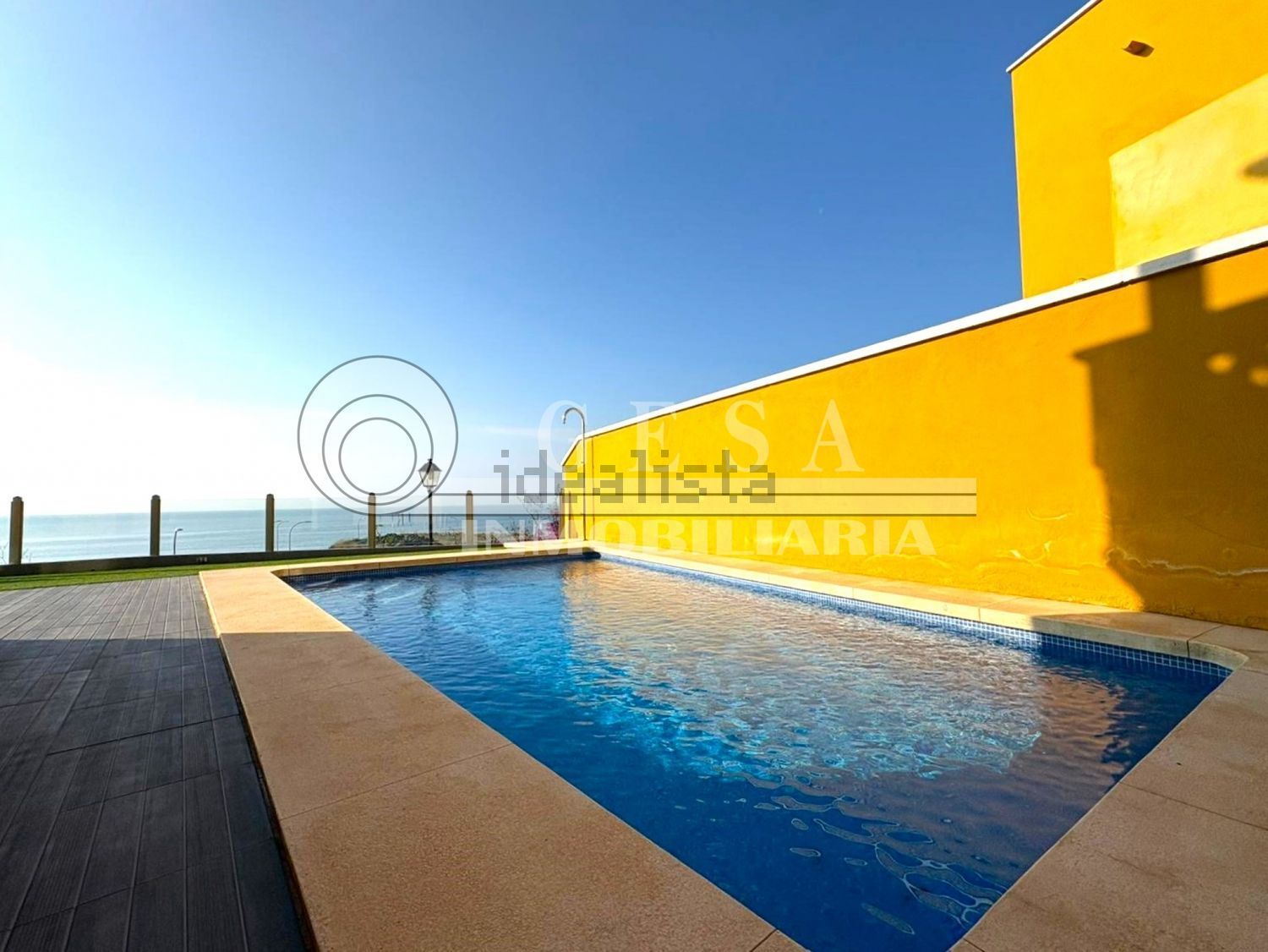 Chalet for sale with direct beach access in Vélez Málaga