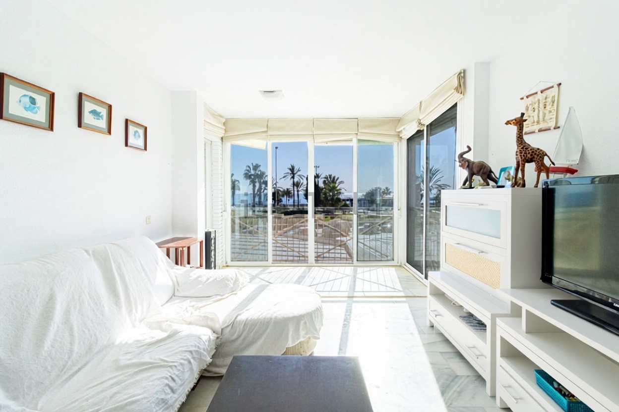 Apartamento em primeira linha de praia em Vélez Málaga — Sala