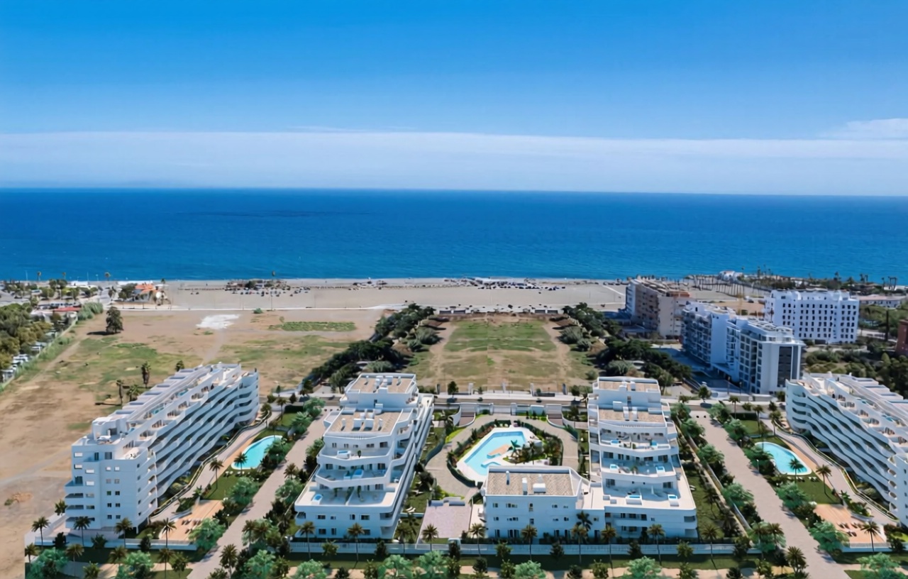 Piso en primera línea de playa en Vélez Málaga — Aérea