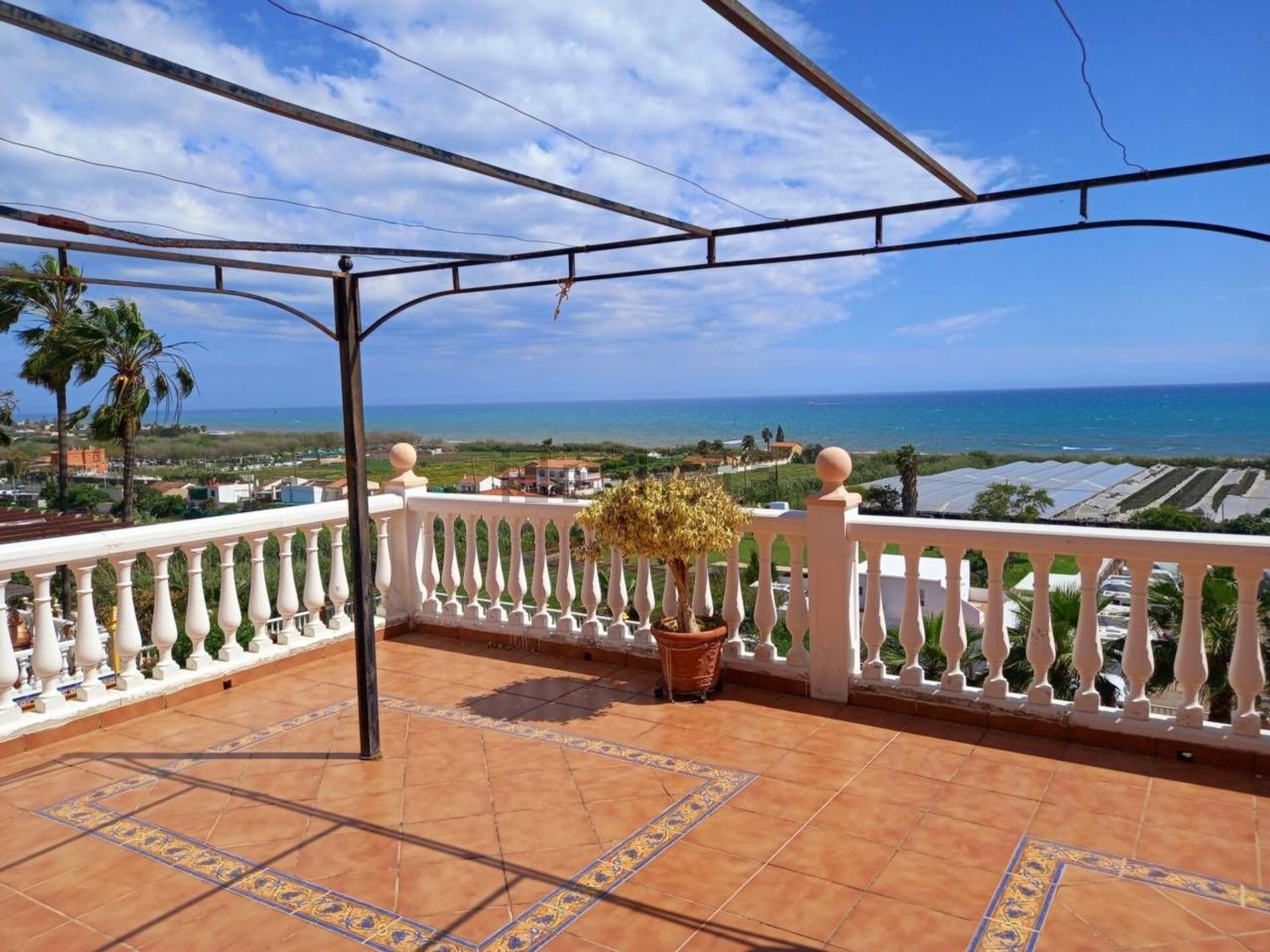 Chalet for sale with direct beach access in Vélez Málaga