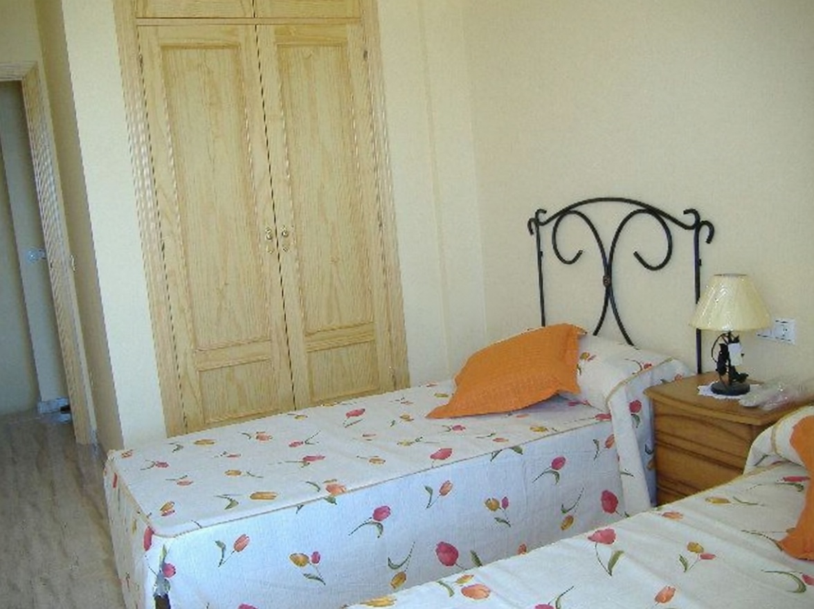 Chalet avec accès direct à la plage à Benajarafe — Chambre