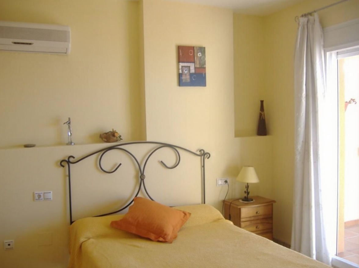 Chalet avec accès direct à la plage à Benajarafe — Chambre