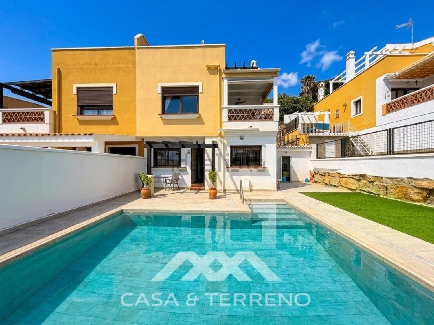 Chalet for sale with direct beach access in Vélez Málaga