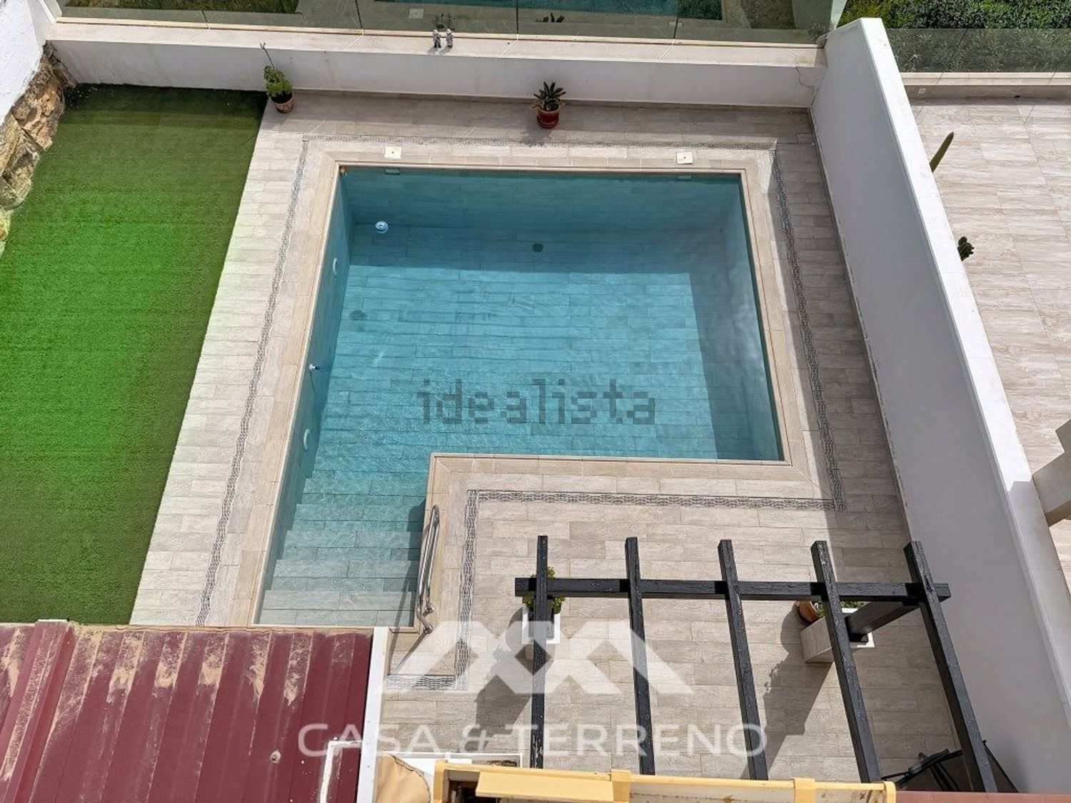 Chalet for sale with direct beach access in Vélez Málaga