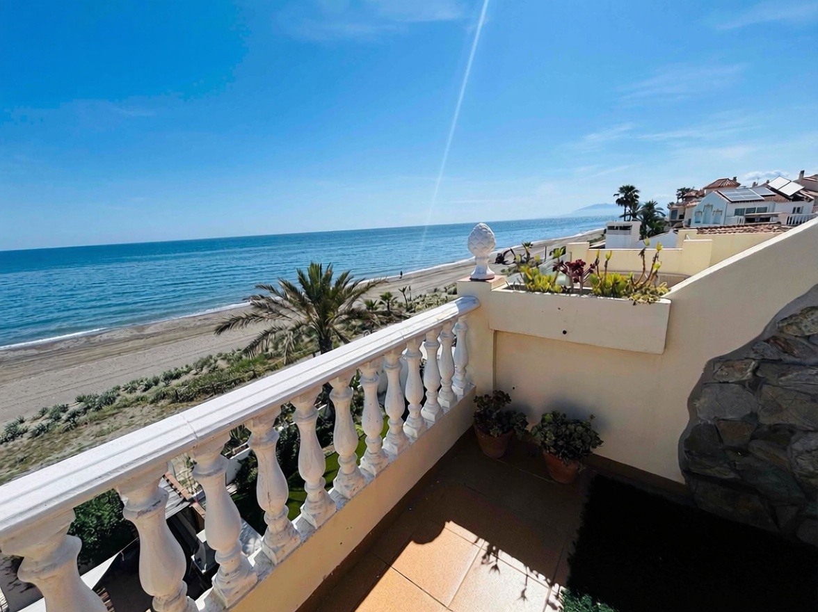 Chalet com acesso direto à praia em Rincón de la Victoria — Vista mar