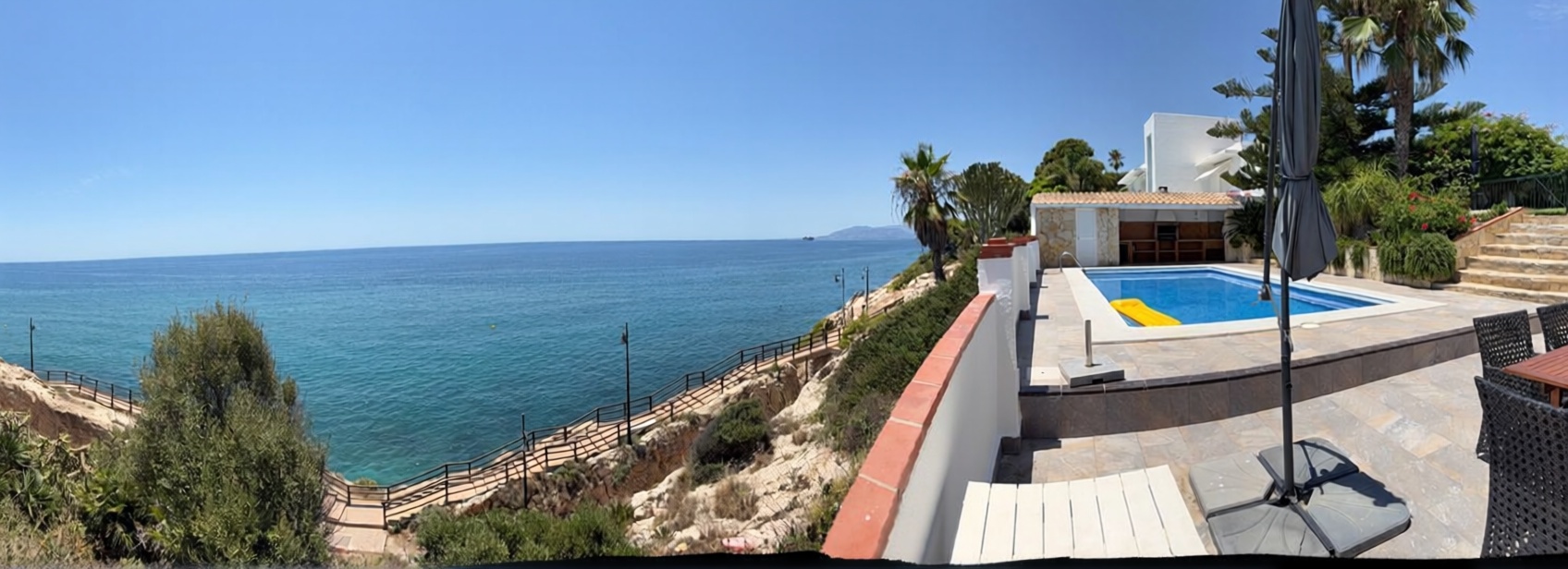 Chalet com acesso direto à praia em Rincón de la Victoria