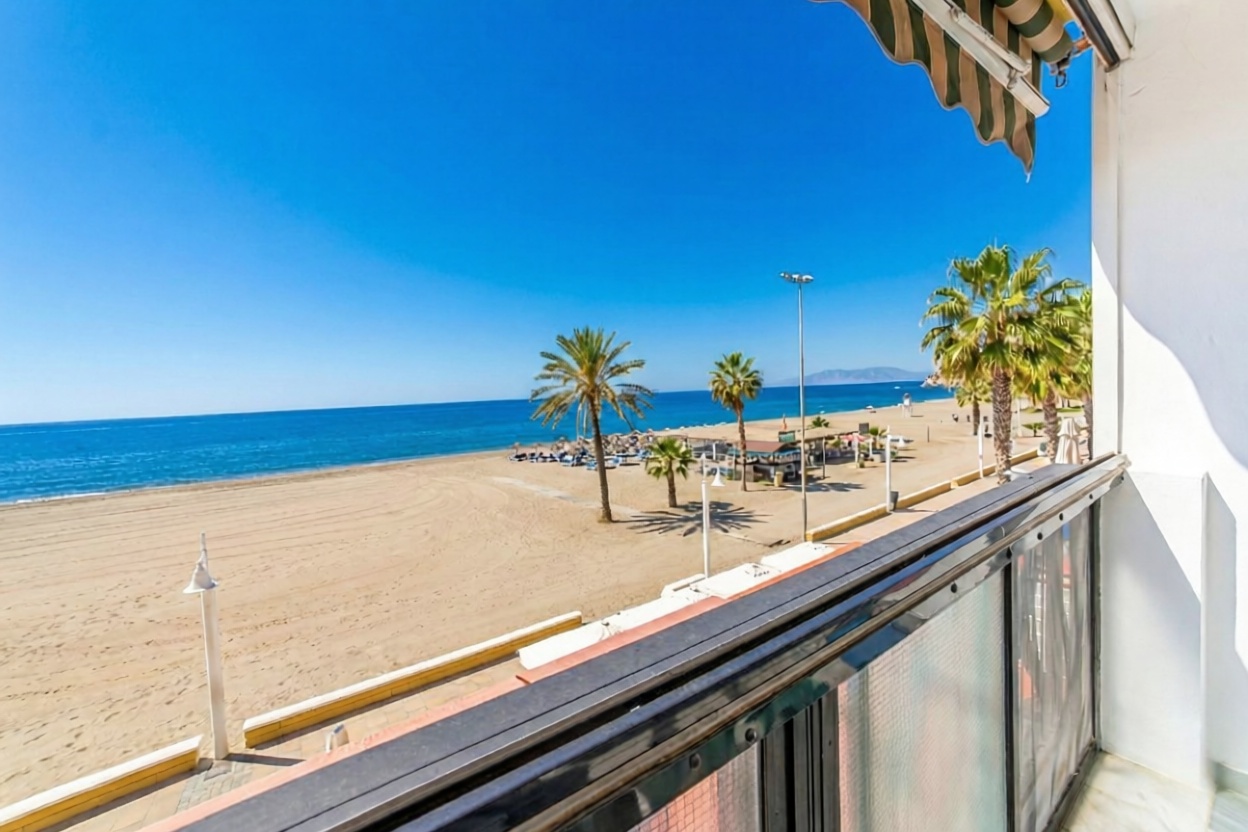 Apartamento em primeira linha de praia em Rincón de la Victoria