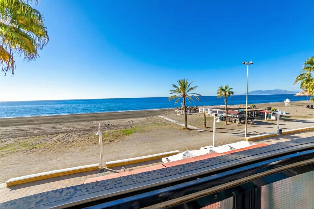 Appartement en première ligne de plage à Rincón de la Victoria — Terrasse mer
