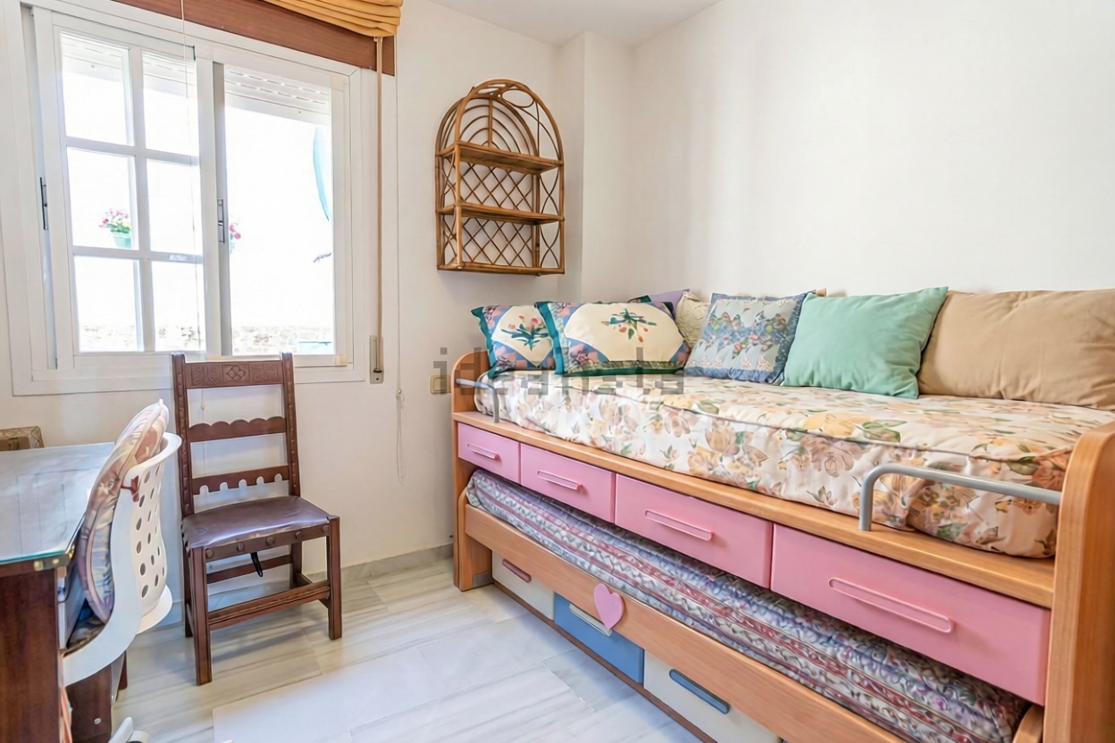 Appartement en première ligne de plage à Rincón de la Victoria — Chambre