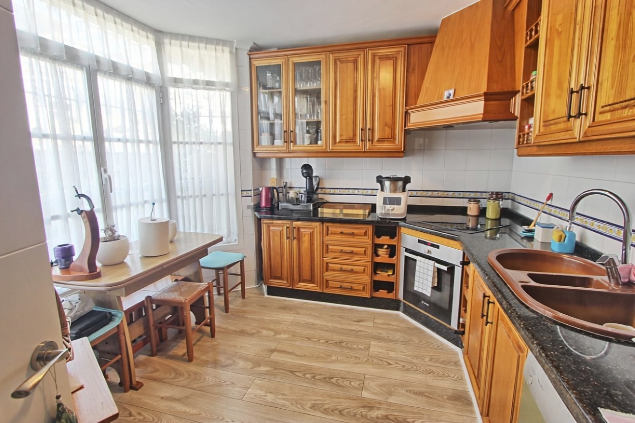 Chalet com acesso direto à praia em Rincón de la Victoria — Cozinha