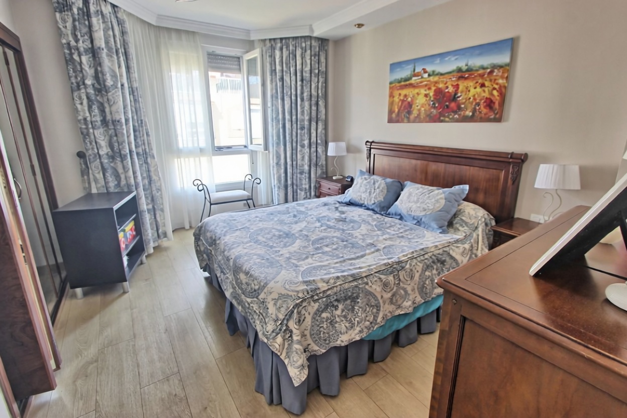 Chalet com acesso direto à praia em Rincón de la Victoria — Quarto