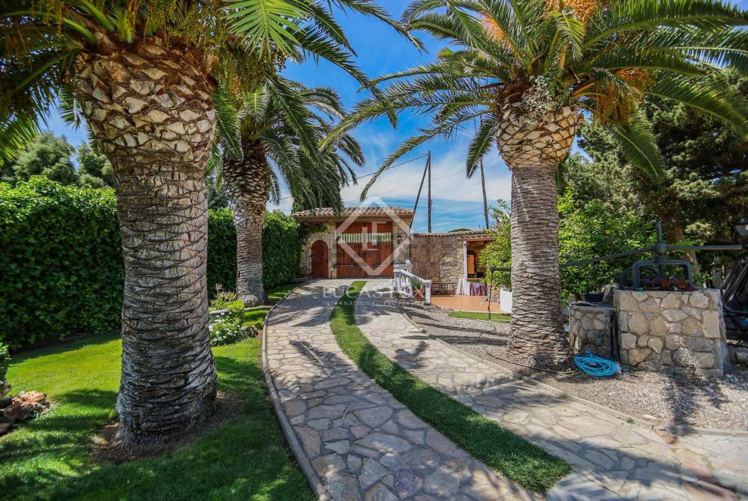 Chalet with direct beach access in Miami Playa Mont-Roig del Camp — Garden