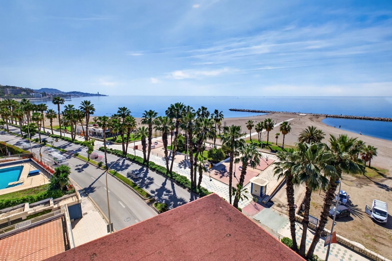 Appartement en attique en première ligne de mer à Málaga — Cuisine