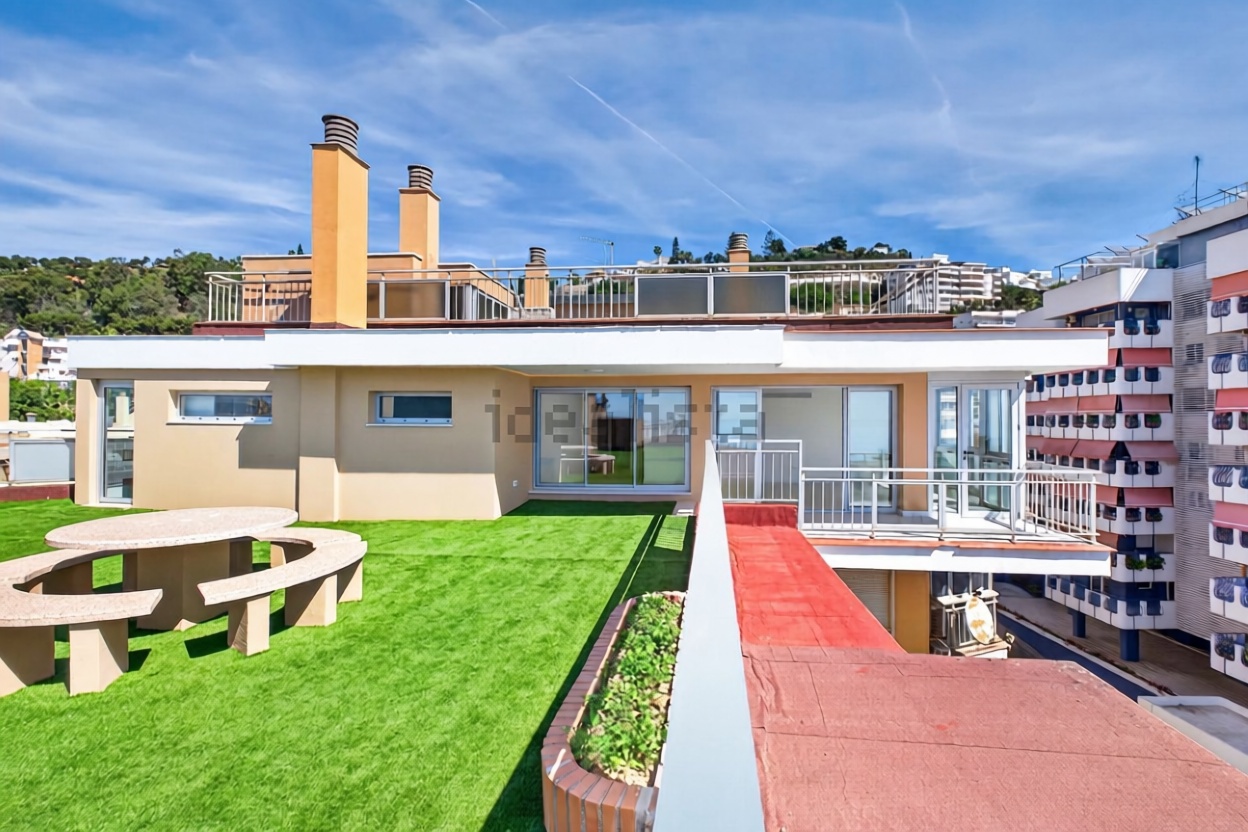 Appartement en attique en première ligne de mer à Málaga — Chambre