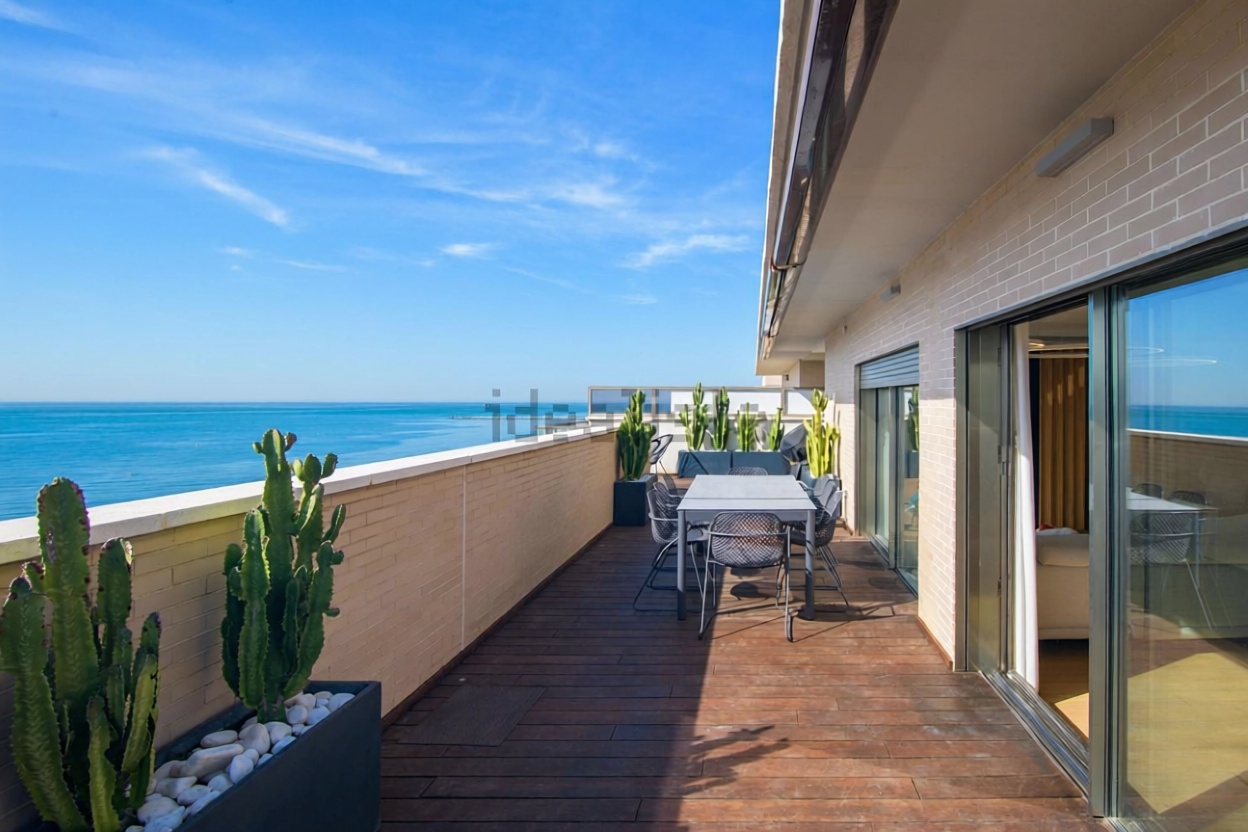 Appartement en attique en première ligne de mer à Málaga
