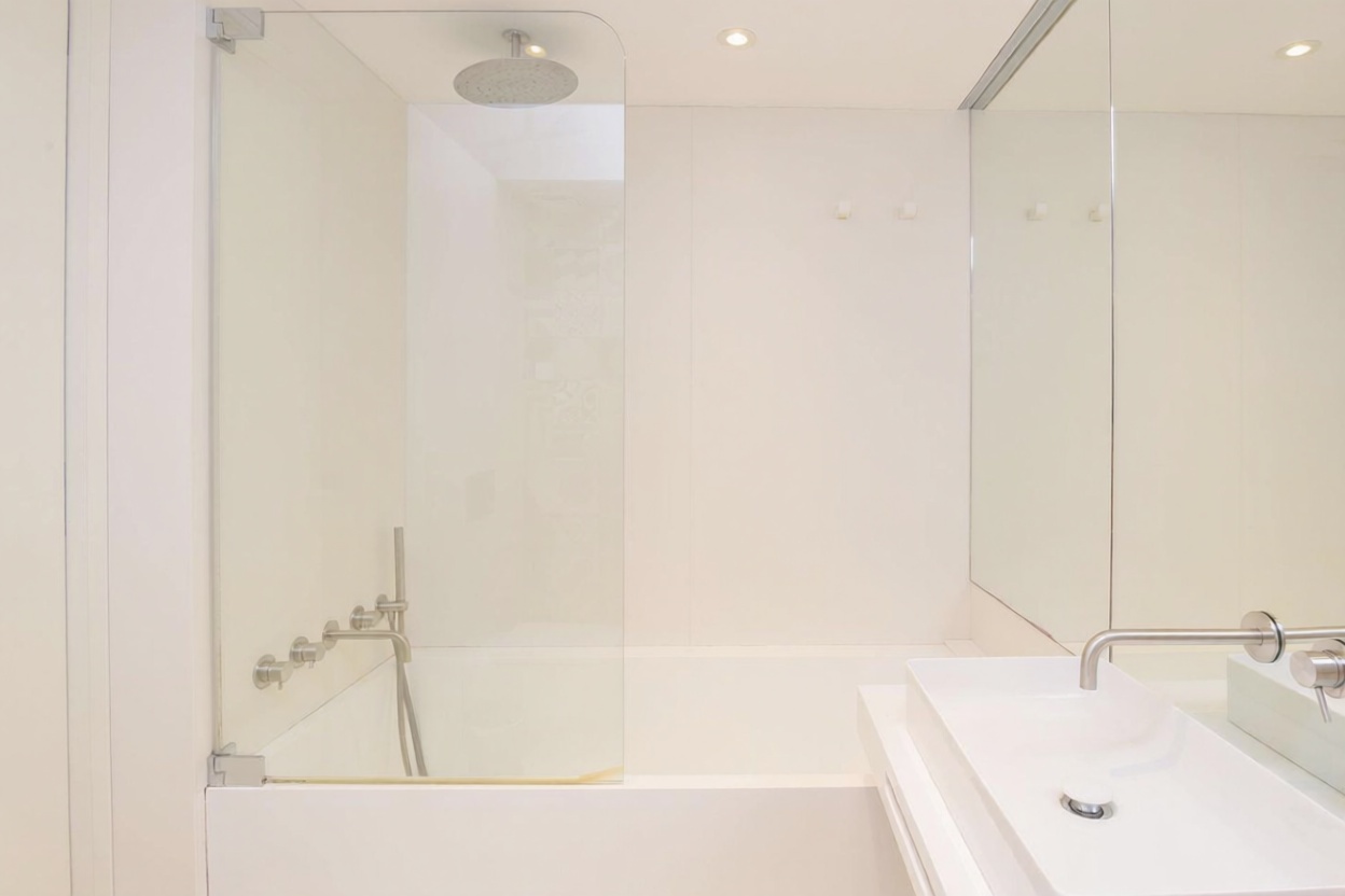 Appartement en attique en première ligne de mer à Málaga — Chambre