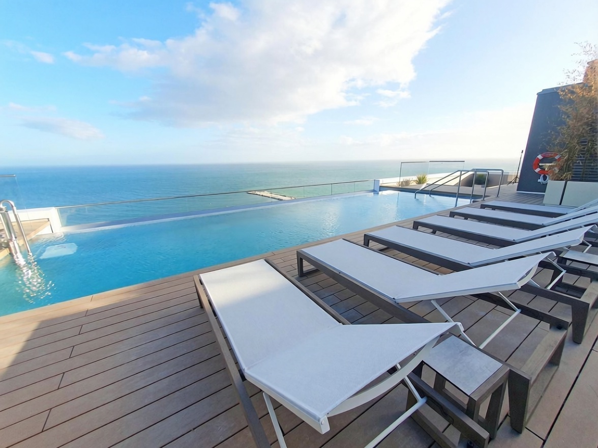 Apartamento em primeira linha de praia em Málaga — Terraço mar
