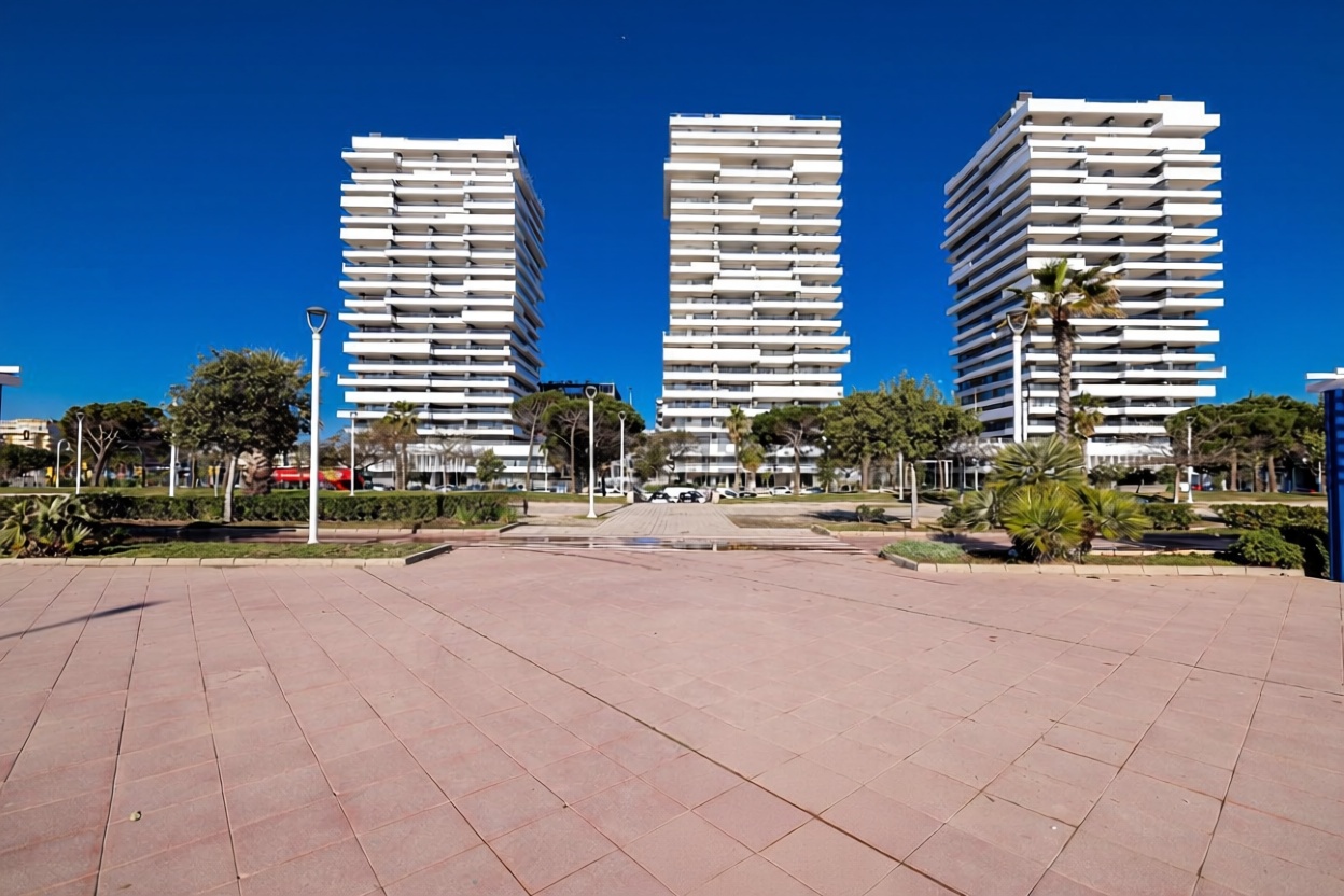 Apartamento em primeira linha de praia em Málaga — Fachada