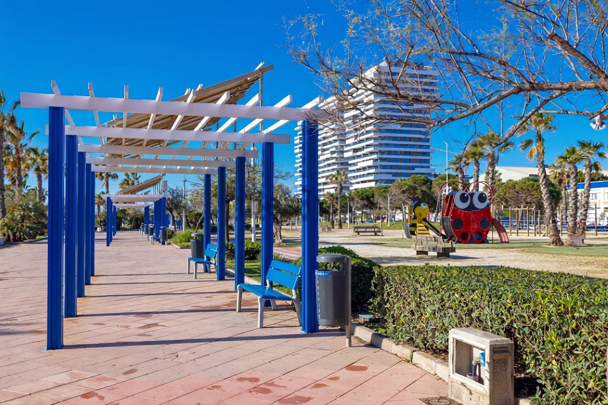Apartamento em primeira linha de praia em Málaga — Fachada