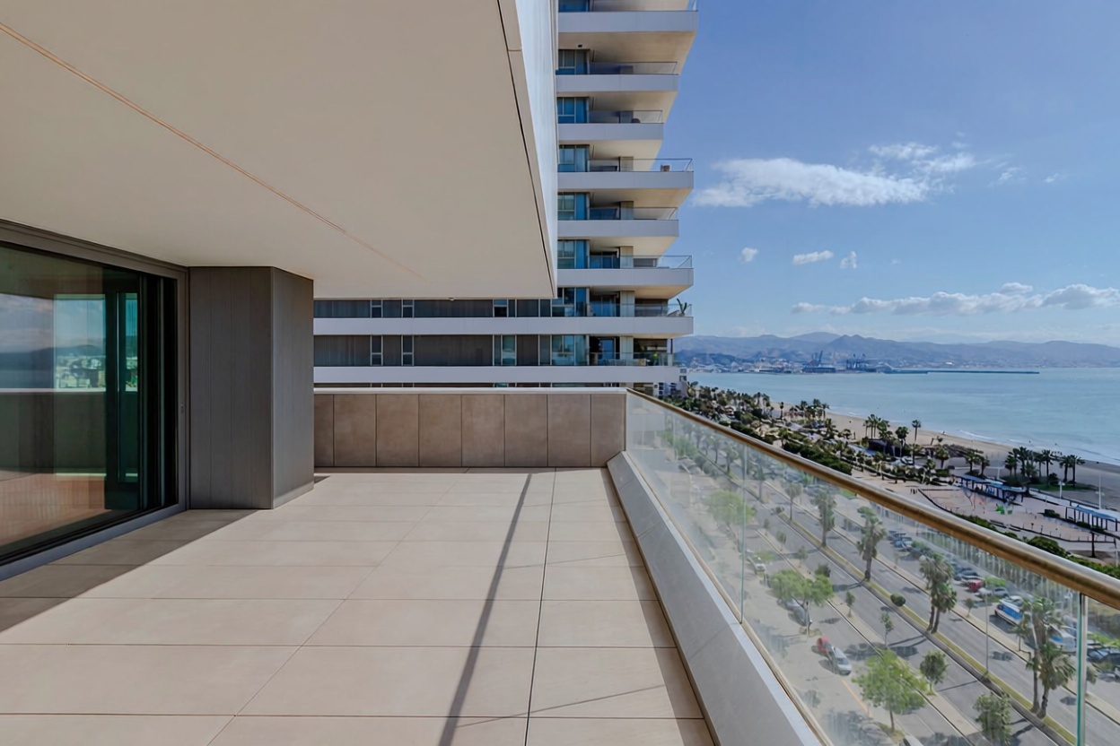 Apartamento em primeira linha de praia em Málaga — Terraço mar