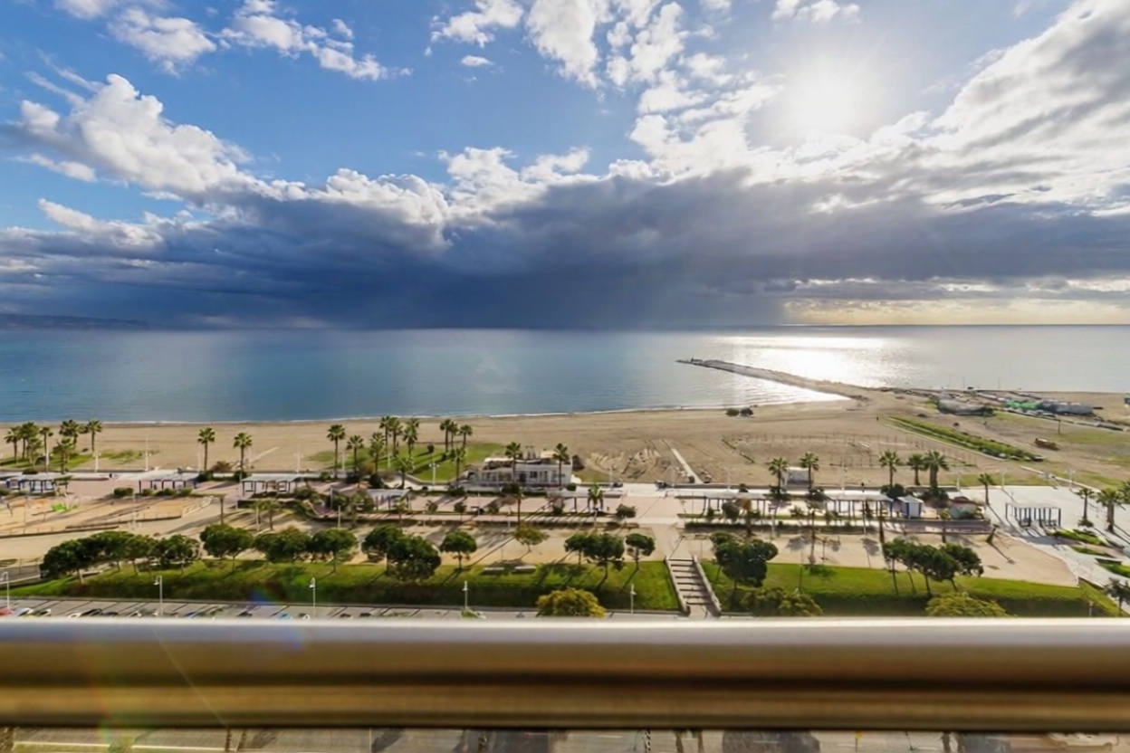 Apartamento em primeira linha de praia em Málaga — Vista mar