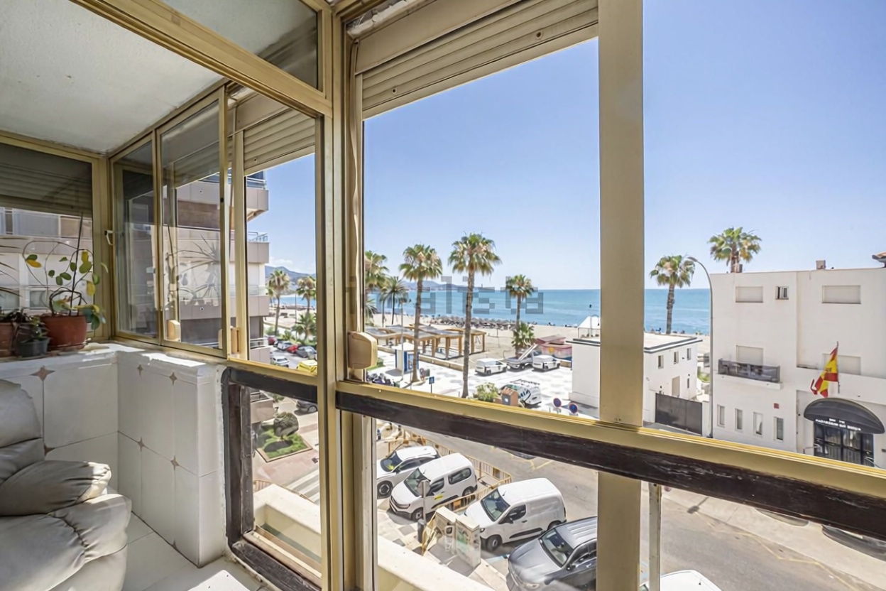 Apartamento em primeira linha de praia em Málaga — Terraço mar