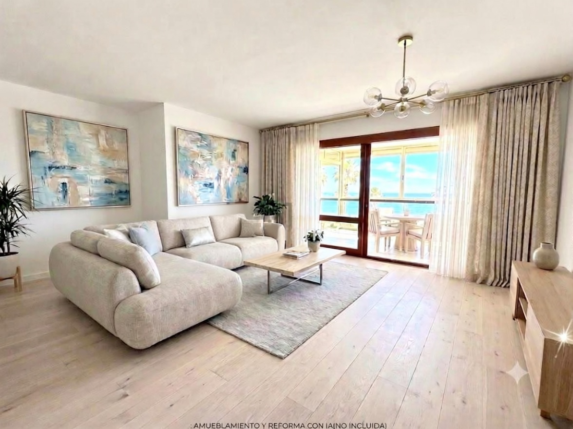 Apartamento em primeira linha de praia em Málaga — Sala