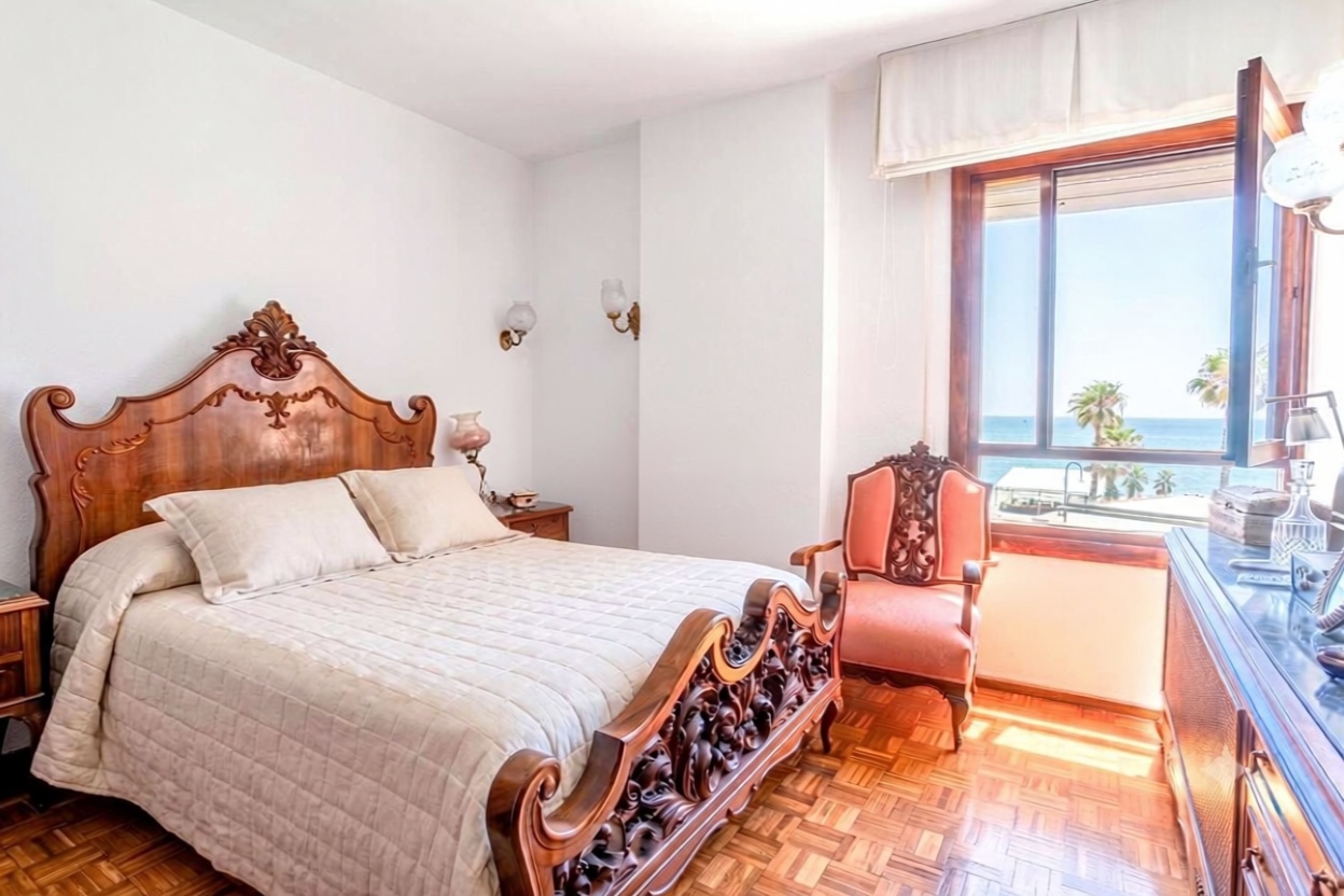 Apartamento em primeira linha de praia em Málaga — Quarto