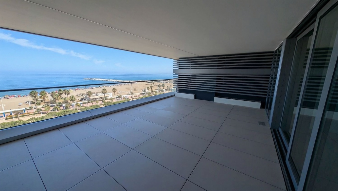 Apartamento em primeira linha de praia em Málaga — Terraço mar