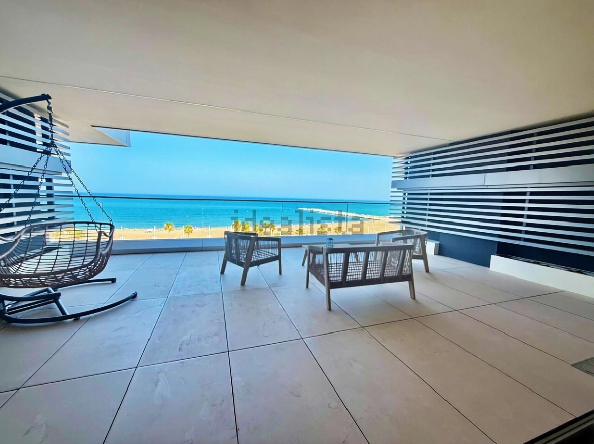 Apartamento em primeira linha de praia em Málaga — Sala