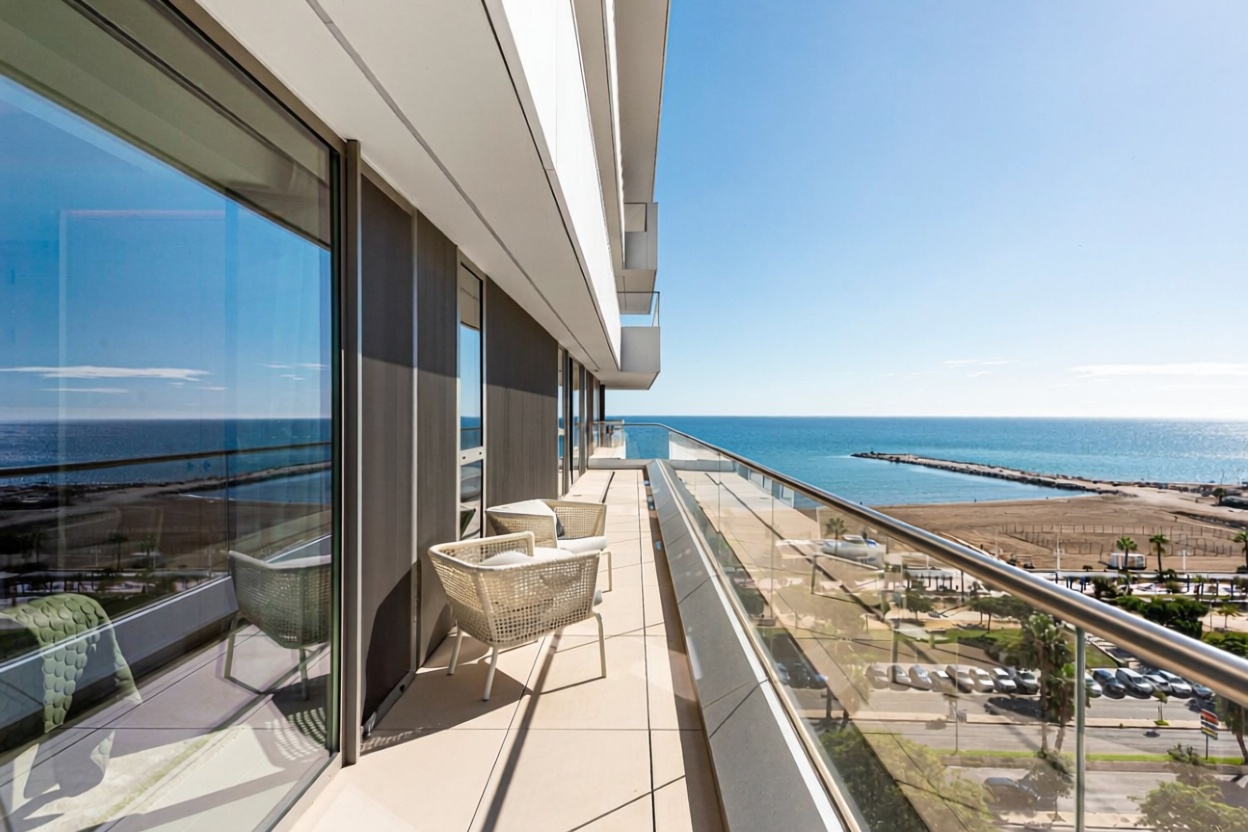 Apartamento em primeira linha de praia em Málaga — Terraço mar