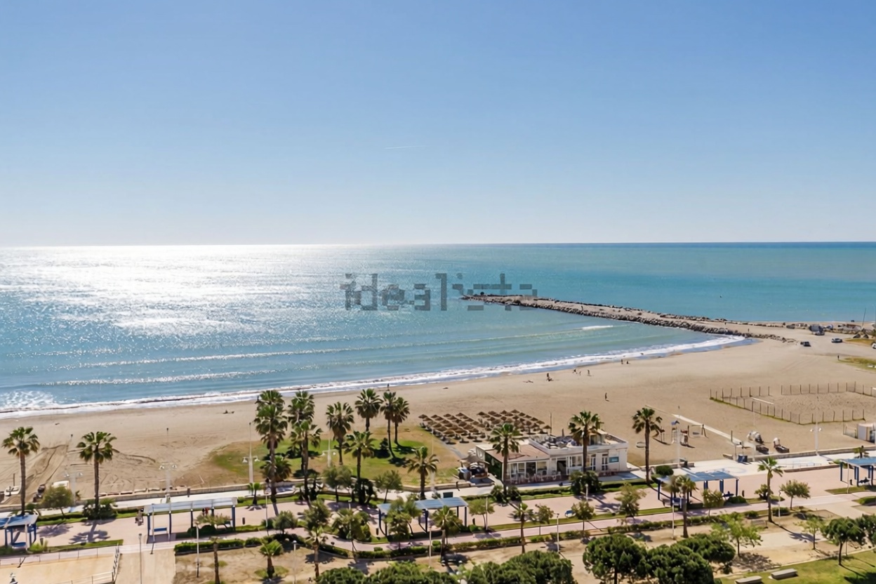 Apartamento em primeira linha de praia em Málaga — Vista mar