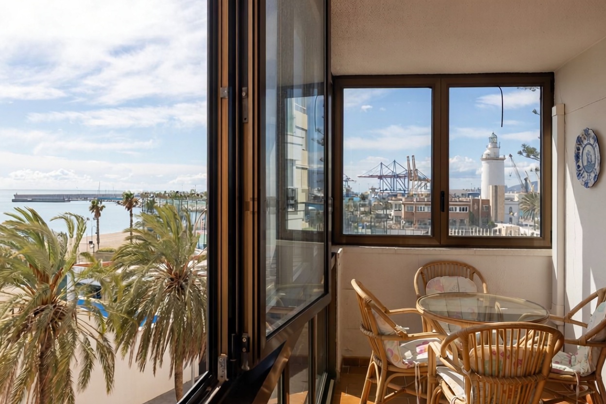 Appartement en première ligne de plage à Málaga — Terrasse mer