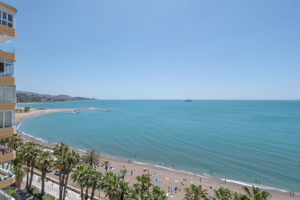 Apartamento em primeira linha de praia em Málaga — Vista mar