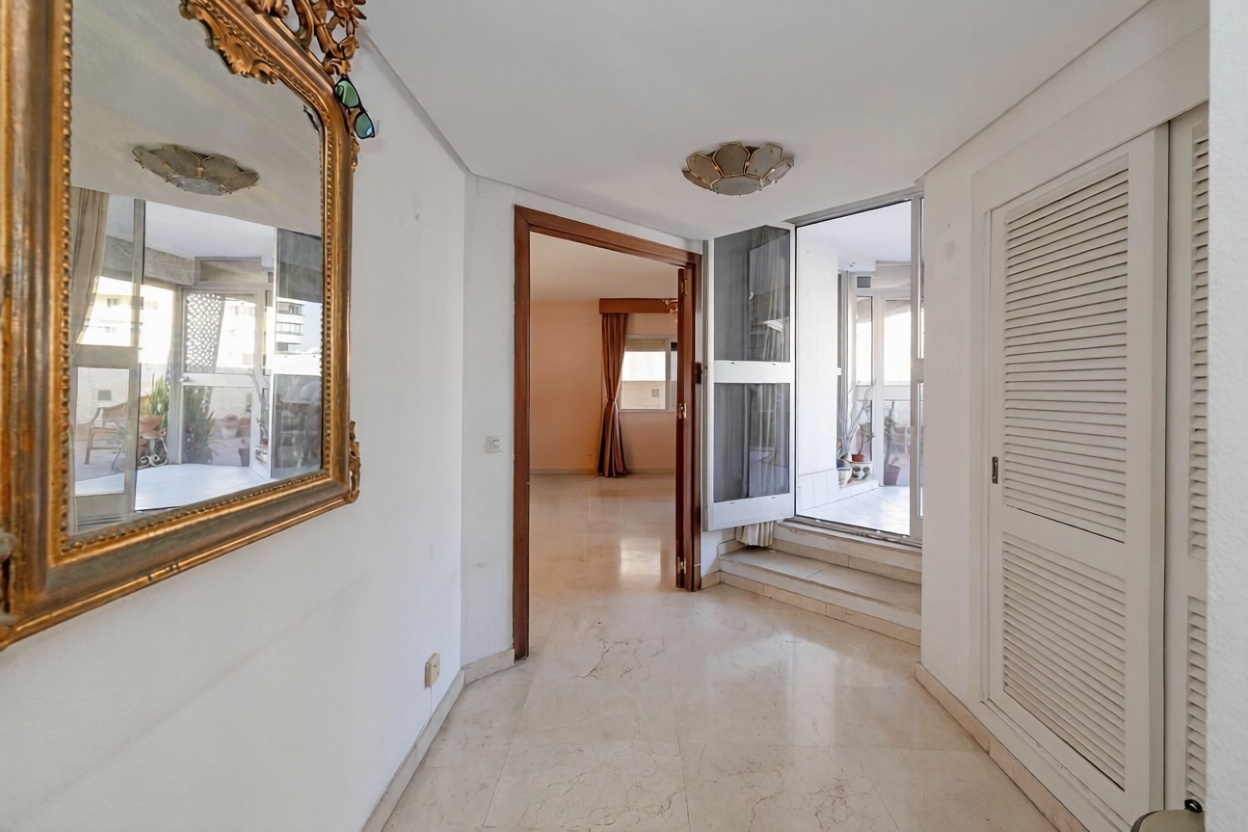 Ático em primeira linha de mar em Málaga — Sala