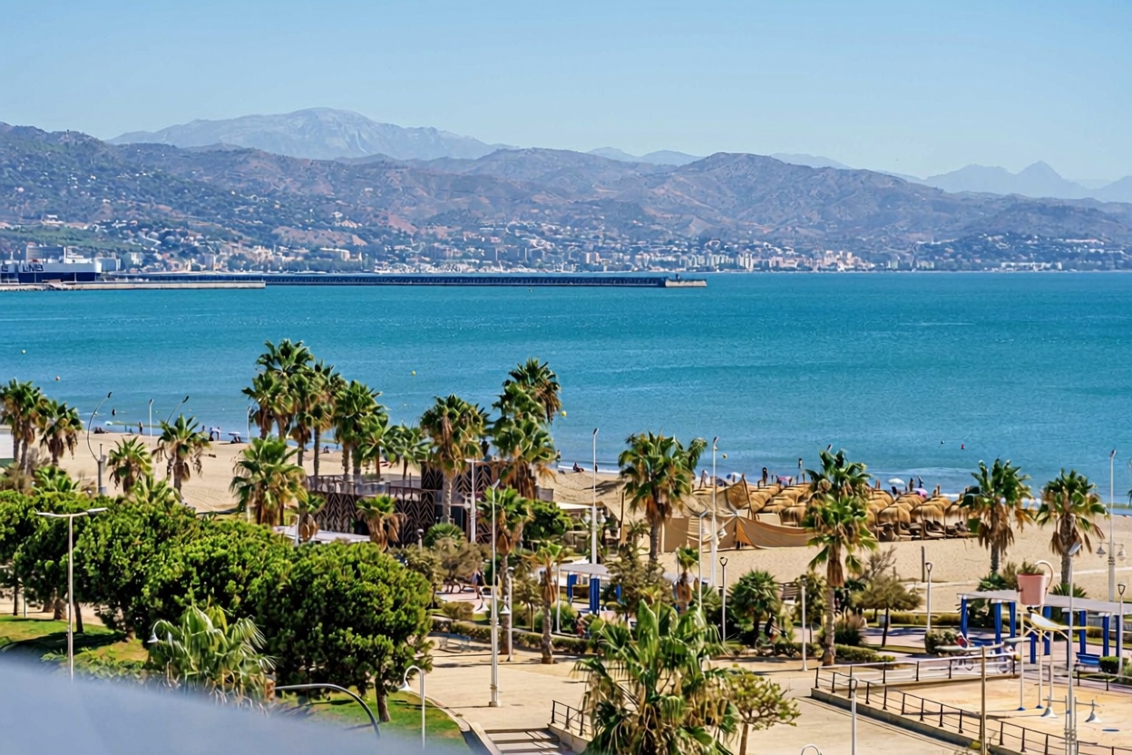 Apartamento em primeira linha de praia em Málaga — Vista mar