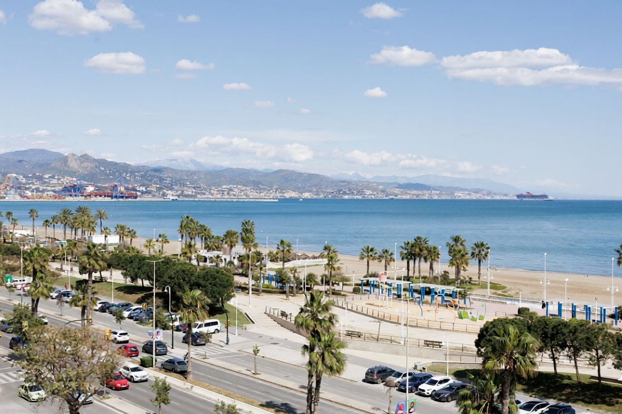 Apartamento em primeira linha de praia em Málaga — Vista mar