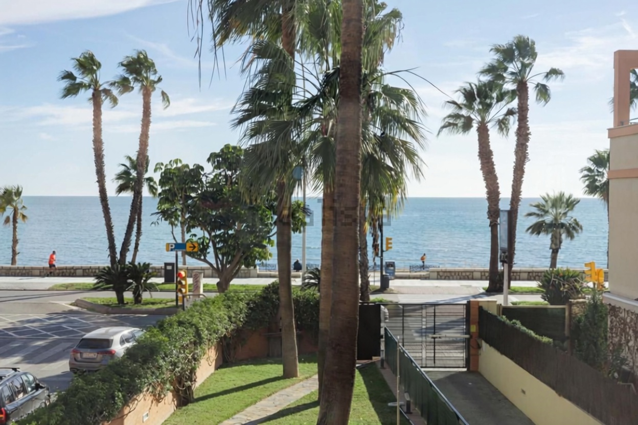 Apartamento em primeira linha de praia em Málaga — Vista mar